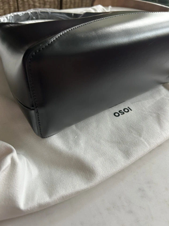 OSOI SEOUL, SOUTH KOREA. NEW. NWOT. Black Leather Shoulder Bag