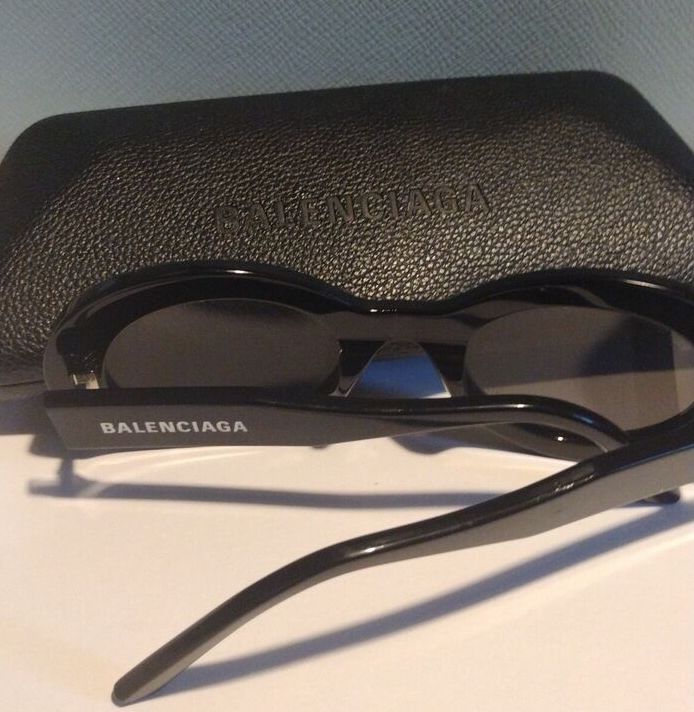 BALENCIAGA PARIS. Black Acetate Modern Style Sunglasses w/Case