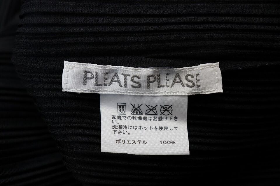 ISSEY MIYAKE JAPAN. PLEATS PLEASE Black High Neck Long Sleeve Top