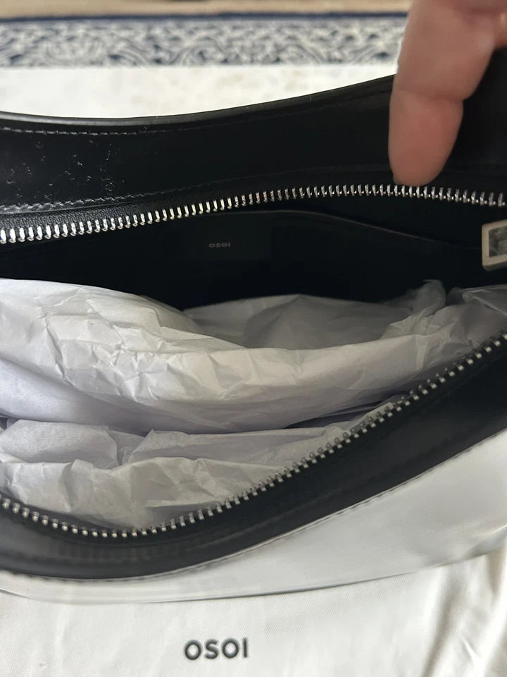 OSOI SEOUL, SOUTH KOREA. NEW. NWOT. Black Leather Shoulder Bag