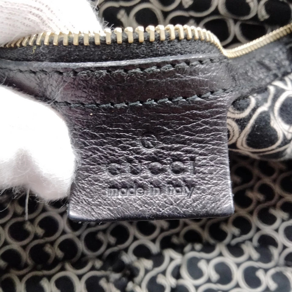 Gucci Italy. Black Leather Shoulder Bag w/Attachable Shoulder Strap