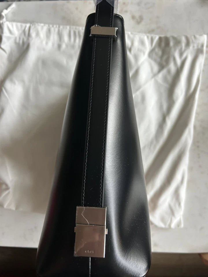 OSOI SEOUL, SOUTH KOREA. NEW. NWOT. Black Leather Shoulder Bag