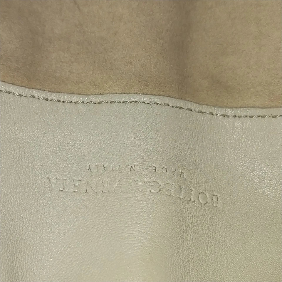 Bottega Veneta Italy. Vintage Off White Shoulder Bag